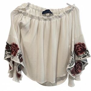 💕EMBROIDERED BLOUSEWhite Off-Shoulder Floral Detail